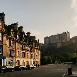  Aparthotel 33 Castle Terrace